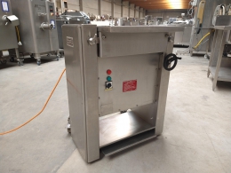 Skinning machine Cretel
